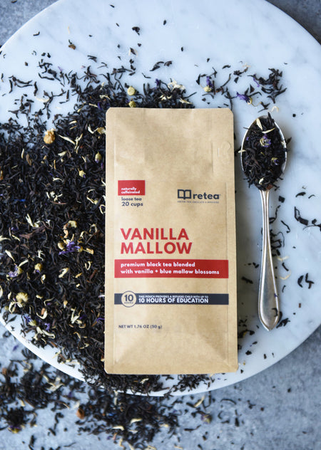 retea Vanilla Mallow premium black tea bag surrounded by loose leaf tea with vanilla and blue mallow blossoms. This pouch provides 10 hours of education.